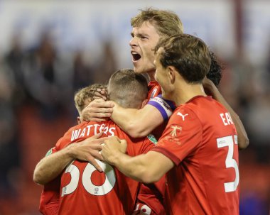 Barnsley 'den Max Watters, 27 Ağustos 2024' te Oakwell, Barnsley, İngiltere 'de oynanan Carabao Kupası Barnsley-Sheffield United maçında 1-0 kazanma golünü kutluyor.