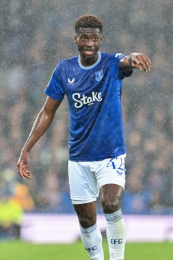 Everton 'dan Tim Iroegbunam, 27 Ağustos 2024' te Goodison Park, Liverpool 'da Everton ve Doncaster Rovers arasındaki Carabao Kupası maçında talimat verdi.