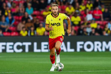 Watford 'dan Ryan Porteous, 27 Ağustos 2024' te İngiltere 'nin Watarage Road kentinde oynanan Carabao Kupası karşılaşmasında topla koşuyor.