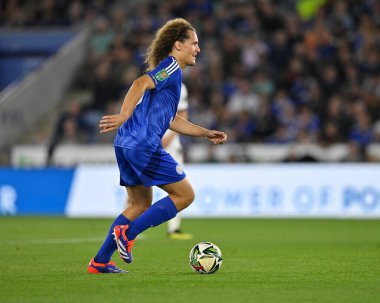 Leicester City 'den Wout FAES 27 Ağustos 2024' te King Power Stadyumu 'nda Leicester City ve Tranmere Rovers arasındaki Carabao Kupası maçında top üzerinde.