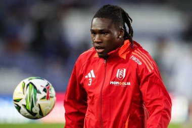 Maç öncesi ısınma öncesinde Fulham 'dan Calvin Bassey Carabao Kupası maçında Birmingham City, St Andrews, Birmingham, Birleşik Krallık' ta 27 Ağustos 2024 'te Fulham' a karşı.