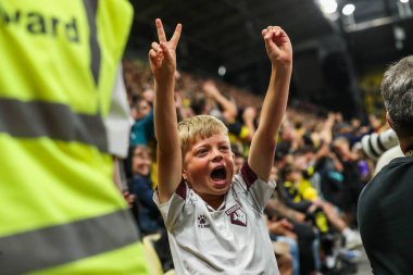 Watford taraftarı, takımın Carabao Kupası maçında attığı ikinci golü kutluyor. Watford, Plymouth Argyle 'a karşı Vicarage Road, Watford, Birleşik Krallık, 27 Ağustos 2024