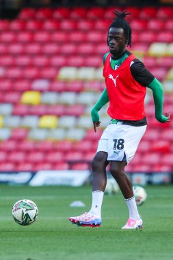 Plymouth Argyle takımından Darko Gyabi, 27 Ağustos 2024 'te Watford - Plymouth Argyle maçından önce ısınıyor.