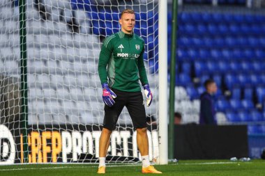 Maç öncesi ısınma maçı sırasında Fulham 'lı Bernd Leno Carabao Kupası karşılaşmasında Birmingham City, St Andrews, Birmingham, Birleşik Krallık, 27 Ağustos 2024