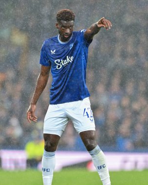 Everton 'dan Tim Iroegbunam, 27 Ağustos 2024' te Goodison Park, Liverpool 'da Everton ve Doncaster Rovers arasındaki Carabao Kupası maçında talimat verdi.