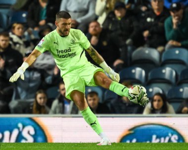 Blackpool 'dan Richard O' Donnell, 21 Ağustos 2024 'te Blackburn Rovers' a karşı oynanan Carabao Kupası karşılaşmasında topu sahaya sürüyor.