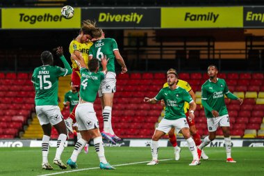 Watford 'dan Francisco Sierralta, Carabao Cup maçı sırasında Plymouth Argyle takımından Kornel Szucs ile birlikte Watford-Plymouth Argyle maçında topa atladı.