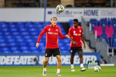 Maç öncesi ısınma maçında Fulham 'dan Harry Wilson Carabao Kupası maçında Birmingham City, St Andrews, Birmingham, Birleşik Krallık, 27 Ağustos 2024' te Fulham 'a karşı.