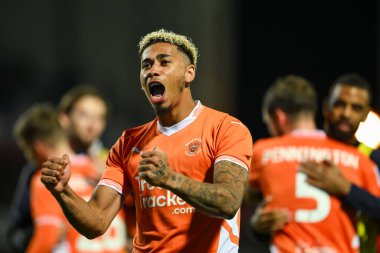 Blackpool 'dan Jordan Lawrence-Gabriel, 27 Ağustos 2024' te Blackburn, İngiltere 'deki Blackburn Park' ta oynanan Blackburn Rovers-Blackpool Carabao Kupası maçının sonunda kazandığı galibiyeti kutluyor.
