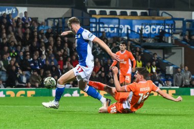 Blackpool 'dan Jake Beesley, Blackburn Rovers' a karşı 27 Ağustos 2024 'te Ewood Park, Blackburn, İngiltere' de oynanan Carabao Kupası karşılaşmasında kalede şut çekiyor.