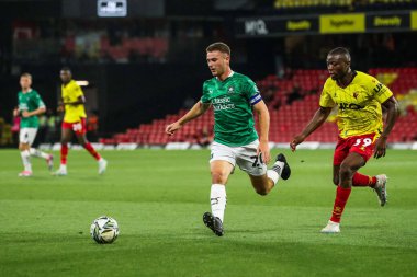 Plymouth Argyle 'dan Adam Randell, Watfordlu Edo Kayembe tarafından 27 Ağustos 2024' te Vicarage Road, Watford, İngiltere 'de oynanan Carabao Kupası maçı sırasında baskı altına alındı.