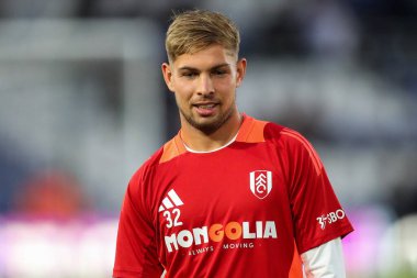 Maç öncesi ısınma öncesinde Fulham 'dan Emile Smith Rowe Carabao Kupası karşılaşmasında Birmingham City ile Fulham arasında St Andrews, Birmingham, Birleşik Krallık, 27 Ağustos 2024