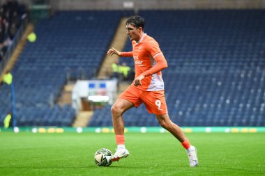 Blackpool 'dan Kyle Joseph, 27 Ağustos 202' de Blackburn Park, Blackburn, İngiltere 'de oynanan Blackburn Rovers' a karşı oynanan Carabao Kupası maçında topa vuruyor.