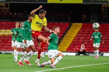 Watford 'dan Mileta Rajoviç, 27 Ağustos 202' de Watford, Watarage Road, Watford 'da Plymouth Argyle' a karşı oynanan Carabao Kupası karşılaşmasında şut çekiyor.