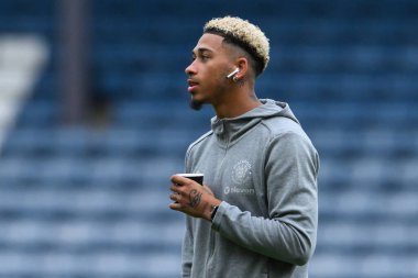 Blackpool 'dan Jordan Lawrence-Gabriel, 27 Ağustos 202' de İngiltere 'nin Blackburn kentinde oynanan Blackburn Rovers - Blackpool Carabao Kupası karşılaşması öncesinde geldi.