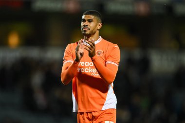 Blackpool 'dan Ashley Fletcher, 27 Ağustos 202' de Ewood Park, Blackburn 'de oynanan Blackburn Rovers-Blackpool Carabao Kupası maçının sonunda taraftarları alkışlıyor.