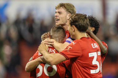 Barnsley 'den Max Watters, 27 Ağustos 202' de Oakwell, Barnsley, İngiltere 'de oynanan Carabao Kupası Barnsley-Sheffield United maçında 1-0' lık galibiyetini kutluyor.