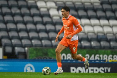 Blackpool 'dan Kyle Joseph, 27 Ağustos 202' de Blackburn Park, Blackburn, İngiltere 'de oynanan Blackburn Rovers' a karşı oynanan Carabao Kupası maçında topa vuruyor.