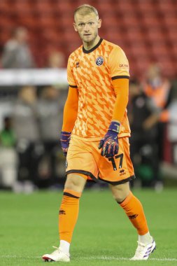 Sheffield United takımından Adam Davies Carabao Kupası maçında Barnsley, Sheffield United 'a karşı Oakwell, Barnsley, Birleşik Krallık' ta 27 Ağustos 202