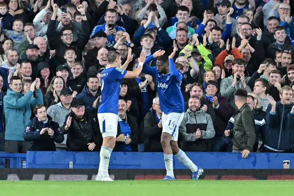 Everton 'dan Beto, 27 Ağustos 202' de İngiltere 'nin Liverpool kentinde Goodison Park' ta oynanan Carabao Kupası maçında Everton ve Doncaster Rovers maçında 3-0 kazanma golünü kutluyor.