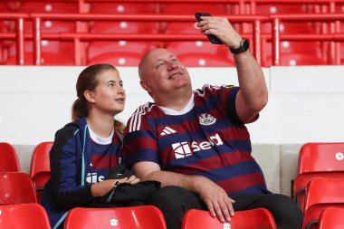 Newcastle taraftarları, 28 Ağustos 2024 'te İngiltere' nin Nottingham City Ground kentinde oynanan Carabao Kupası maçı sırasında geldiler.