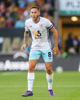 Burnley 'den Josh Brownhill Carabao Kupası maçı sırasında Wolverhampton Wanderers, Burnley' e karşı Molineux, Wolverhampton, Birleşik Krallık, 28 Ağustos 2024