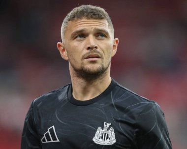 Newcastle United takımından Kieran Trippier, Carabao Kupası maçında ısınma turunda Nottingham Forest, Newcastle United 'a karşı City Ground, Nottingham, İngiltere, 28 Ağustos 2024