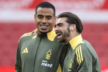 Nottingham Ormanı 'ndan Murillo ve Nottingham Ormanı' ndan Jota Silva, 28 Ağustos 2024 'te Nottingham City Ground, Nottingham, İngiltere' de oynanan Carabao Kupası maçı sırasında Nottingham Forest 'a karşı Newcastle United maçında kahkahalarla güldüler.