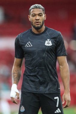 Newcastle United takımından Joelinton Carabao Kupası maçında sağ bileğinde bandajla maç öncesi ısınma oturumunda Nottingham Forest Newcastle United 'a karşı City Ground, Nottingham, Birleşik Krallık, 28 Ağustos 2024