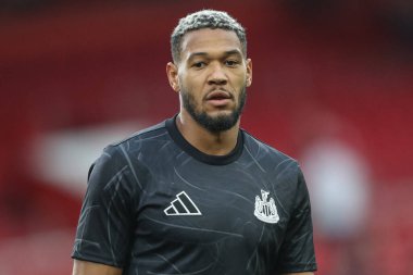 Newcastle United takımından Joelinton Carabao Kupası maçında ısınma turunda Nottingham Forest Newcastle United 'a karşı City Ground, Nottingham, Birleşik Krallık' ta 28 Ağustos 2024