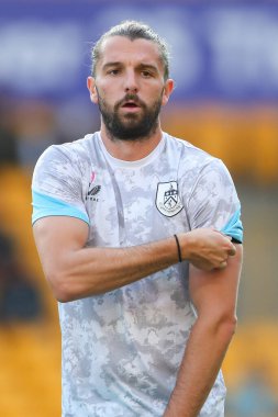 Burnley 'den Jay Rodriguez, Carabao Kupası karşılaşması öncesinde ısınıyor. Wolverhampton Wanderers, Molineux, Wolverhampton, Birleşik Krallık' ta 28 Ağustos 2024 'te Burnley' e karşı.