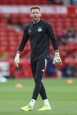 Newcastle United takımından Mark Gillespie Carabao Kupası maçında ısınma turunda Nottingham Forest, Newcastle United 'a karşı City Ground, Nottingham, Birleşik Krallık' ta 28 Ağustos 2024