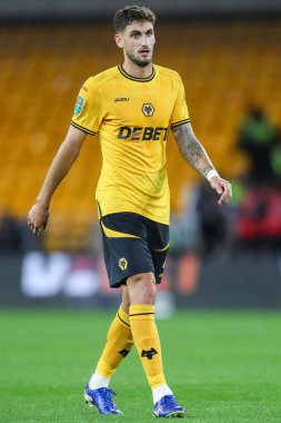 Wolverhampton Wanderers 'dan Santiago Bueno Carabao Kupası maçında Wolverhampton Wanderers, Molineux, Wolverhampton' da Burnley 'e karşı, 28 Ağustos 2024