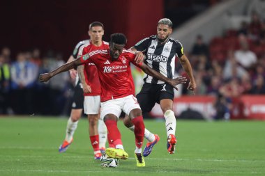 Nottingham Ormanı 'ndan İbrahim Sangar, 28 Ağustos 2024' te Nottingham City Ground, Nottingham, İngiltere 'de oynanan Carabao Kupası maçı sırasında Joelinton' ı oyundan aldı.