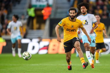 Wolverhampton Wanderers takımından Rayan At-Nouri, Carabao Cup maçında Wolverhampton Wanderers 'a karşı Molineux, Wolverhampton, Birleşik Krallık' ta 28 Ağustos 2024 'te oynanan maçta pas attı.