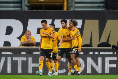 Wolverhampton Wanderers takımından Gonalo Guedes, Carabao Cup maçında Wolverhampton Wanderers 'ın Burnley' e karşı 28 Ağustos 2024 'te oynanan Molineux, Wolverhampton, Birleşik Krallık maçında 1-0 kazanma golünü kutluyor.