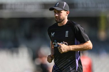 İngiliz Chris Woakes, İngiltere Erkekler - Sri Lanka 2. Rothesay Deneme Maçı 'nda 29 Ağustos 2024' te İngiltere 'nin başkenti Londra' da oynanacak ön karşılaşma sırasında ısındı.