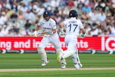 İngiltere 'den Joe Root ve İngiltere' den Ben Duckett, İngiltere 'den Men - Sri Lanka 2. Rothesay Test Maçı 1.