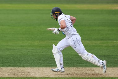 İngiltere 'den Jamie Smith, İngiltere Erkekler - Sri Lanka 2. Rothesay Deneme Maçı 1. Lords, Londra, Birleşik Krallık' ta 29 Ağustos 2024 'te kale arasında koşuyor.