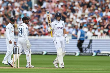 İngiltere 'nin Joe Root' u, İngiltere Erkekler vs Sri Lanka 2. Rothesay Deneme Maçı 1 'de Londra Lordları Günü' nde (29 Ağustos 2024) yarım yüzyıl (50 sayı) kutluyor.