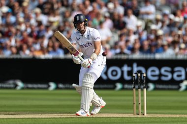 İngiltere 'den Matthew Potts, İngiltere' ye karşı Sri Lanka 2. Rothesay Deneme Maçı 'nda 30 Ağustos 2024' te Londra Lords 'ta bir güvenlik atışı yapıyor.