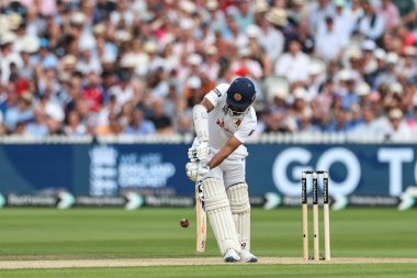 Sri Lanka 'dan Dimuth Karunaratne, 30 Ağustos 2024' te Lords, Londra, Birleşik Krallık 'ta düzenlenen İngiltere-Sri Lanka 2. Rothesay Test Maçı 2.