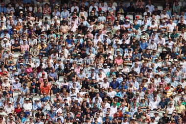 İngiltere - Sri Lanka 2. Rothesay Deneme Maçı 2. Lords, Londra, İngiltere, 30 Ağustos 2024 tarihli duruşmasında seyirciler tribünlerde.