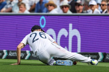 İngiltere 'nin Olly Stone' u 30 Ağustos 2024 'te Lords, Londra, İngiltere' de yapılan 2. Rothesay Test Maçı 'nda sınırı durdurdu.