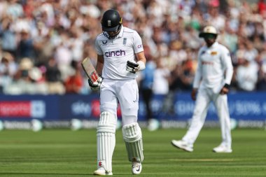 İngiltere 'den Gus Atkinson, İngiltere' ye karşı Sri Lanka 2. Rothesay Test Maçı 'nda ilk yüzyılını (100 koşu) 30 Ağustos 2024' te Londra, Lords 'da kutluyor.