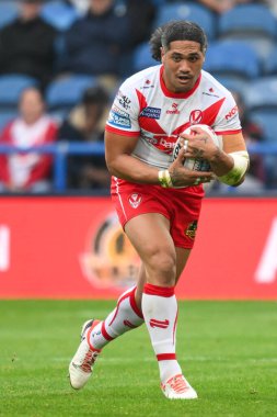 St. Helens takımından Sione Matautia, 1 Eylül 2024 'te John Smith' in Stadyumu 'nda oynanan 24. Huddersfield Giants-St Helens maçında ilk hamlesini yaptı.