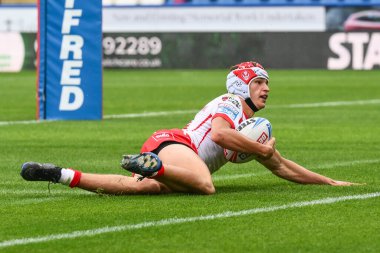 St. Helens takımından Harry Robertson, 1 Eylül 2024 'te John Smith' in Stadyumu 'nda oynanan 24. Huddersfield Giants-St Helens maçında bir deneme için sahaya çıkıyor.