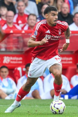 Nottingham Ormanı 'ndan Morgan Gibbs-White Premier Lig maçında Nottingham Forest, Wolverhampton Wanderers' a karşı 31 Ağustos 2024 'te Nottingham, İngiltere' de top sürüyor.