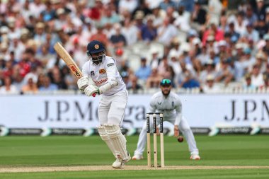 Sri Lanka 'dan Prabath Jayasuriya, İngiltere - Sri Lanka 2. Rothesay Deneme Maçı' nda 30 Ağustos 2024 'te Lords, Londra, İngiltere' de bir koşu yaptı.