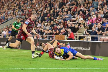 Warrington Wolves 'tan Matty Ashton, Leigh Leopards' dan Matt Moylan tarafından 30 Ağustos 2024 'te Leigh Leopards' ın Warrington Wolves 'a karşı oynadığı maçta yenildi.